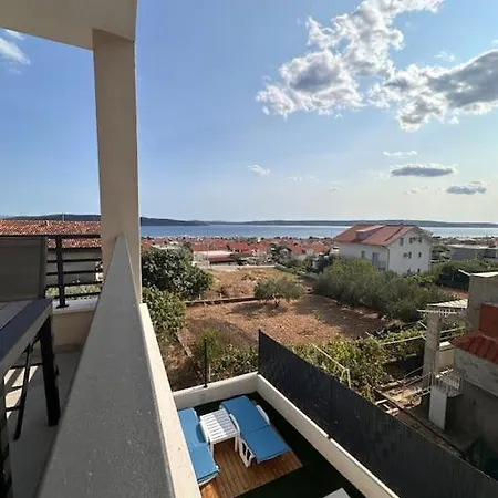 Penthouse Idra Ii - With Pool And Roof Terrace Appartamento Kaštela